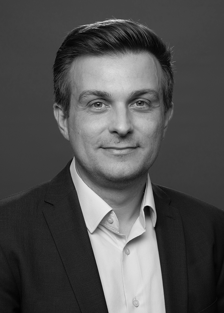 Dr. Oliver Neumann